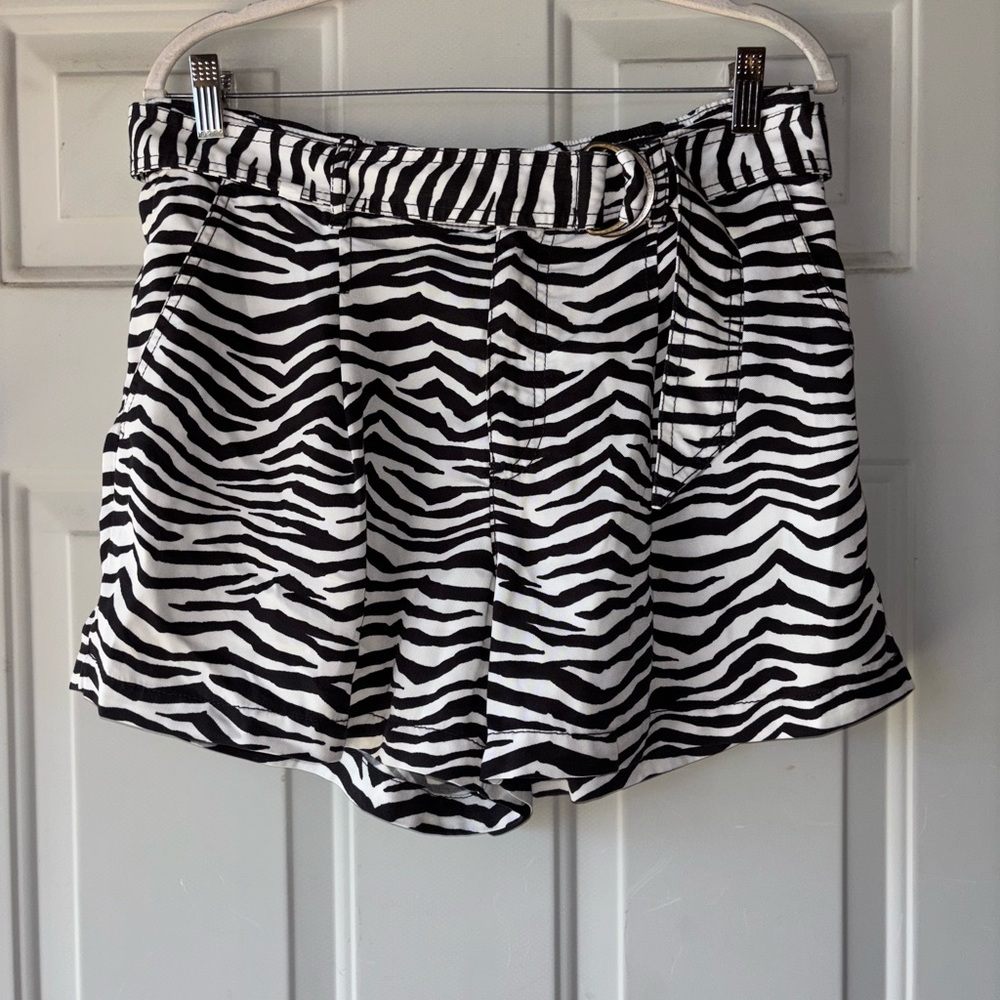 LOFT black/white zebra print shorts size M